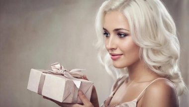How to Give Gifts Early in a Relationship Without Scaring Someone Away