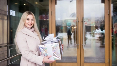 Managing Relationships Through Gifts: Gratitude, Apology, Status