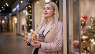 How Gifts Help (or Hinder) the Construction of Trust